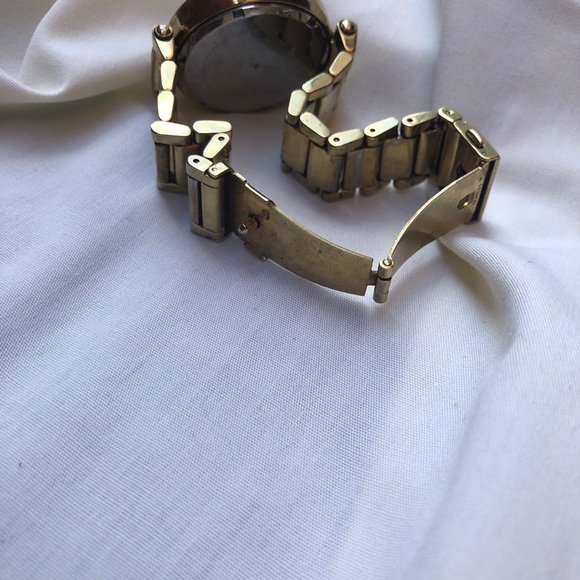 Michael Kors well used gold pearl watch - Picture 3 of 9